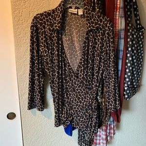 Chico’s Giraffe Printed V-Neck Wrap Style Too